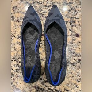 ROTHY POINTED GREY CAMO FLATS SZ 9- FIT LIKE 8-8.5M